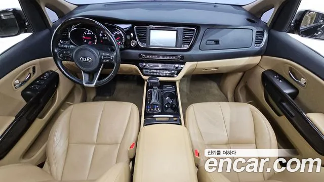 Kia Canival 9-Seater Noblesse Special — photo 1 of 20