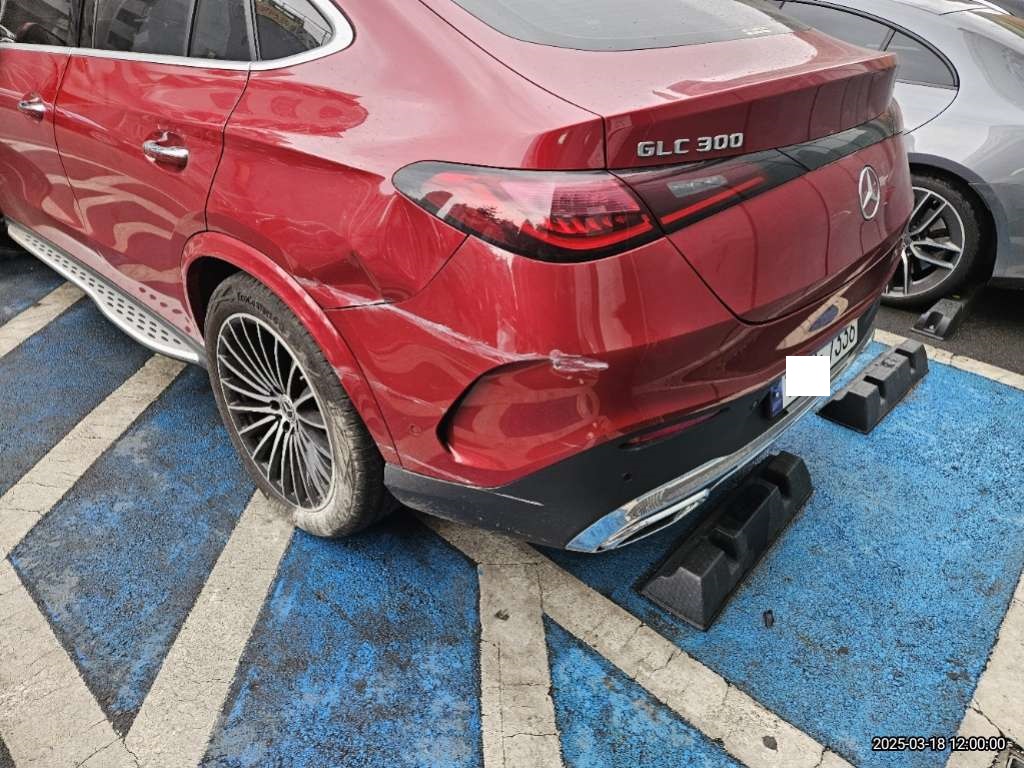 2024 Mercedes-Benz GLC 300 4MATIC Coupe, photograph 5