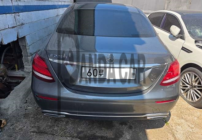 2019 Mercedes-Benz E220 d, photograph 1