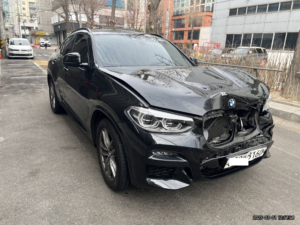 2020 BMW X4 xDrive20d M Sport Package, photograph 4
