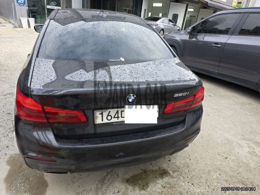 2020 BMW 520i M Sport Package, photograph 5