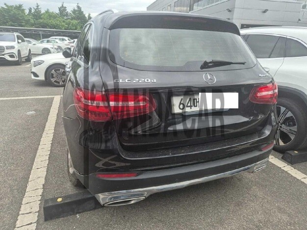 2018 Mercedes-Benz GLC220 d 4Matic, photograph 2