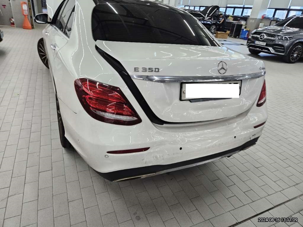 2020 Mercedes-Benz E350 4Matic, photograph 4