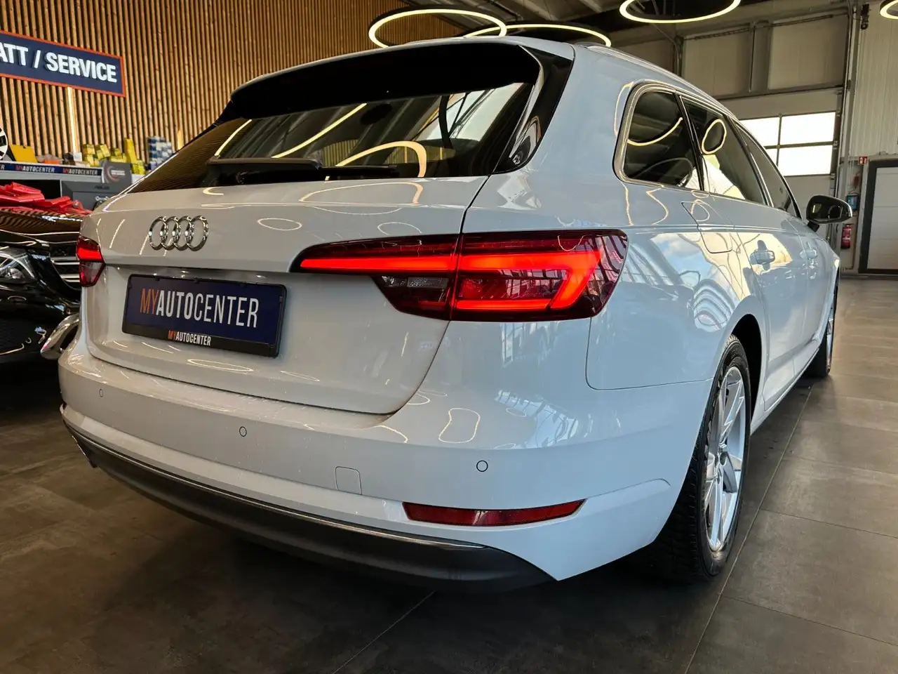 2018 Audi A4 *ACC*AHK*NAV*CARPLAY*2-ZONEN*SitzHZ*LED*, photograph 2