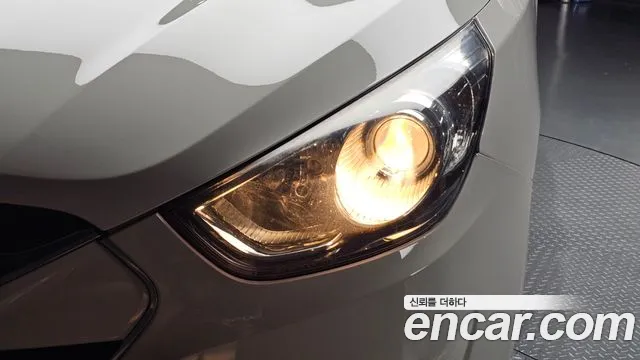 2011 Hyundai Tucson Diesel 2WD LX20, photograph 9