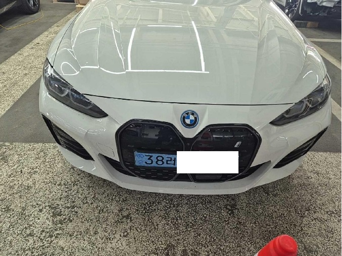 2022 BMW i4 eDrive40, photograph 1