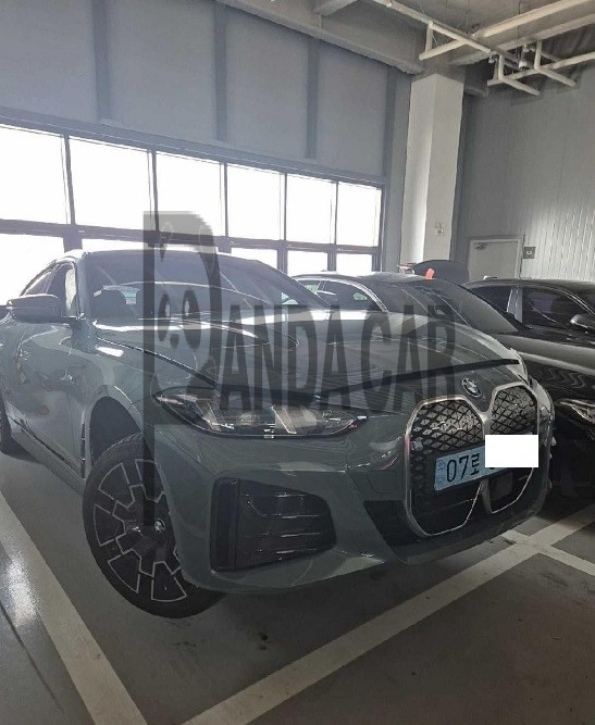 2025 BMW i4 eDrive40, photograph 4