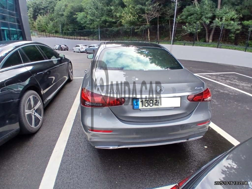 2021 Mercedes-Benz E350 4MATIC, photograph 4