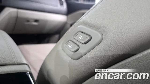 2018 Kia Canival 9-Seater Prstige, photograph 2