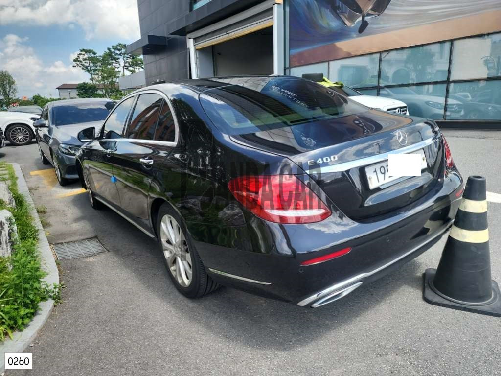 2017 Mercedes-Benz E220 d, photograph 3