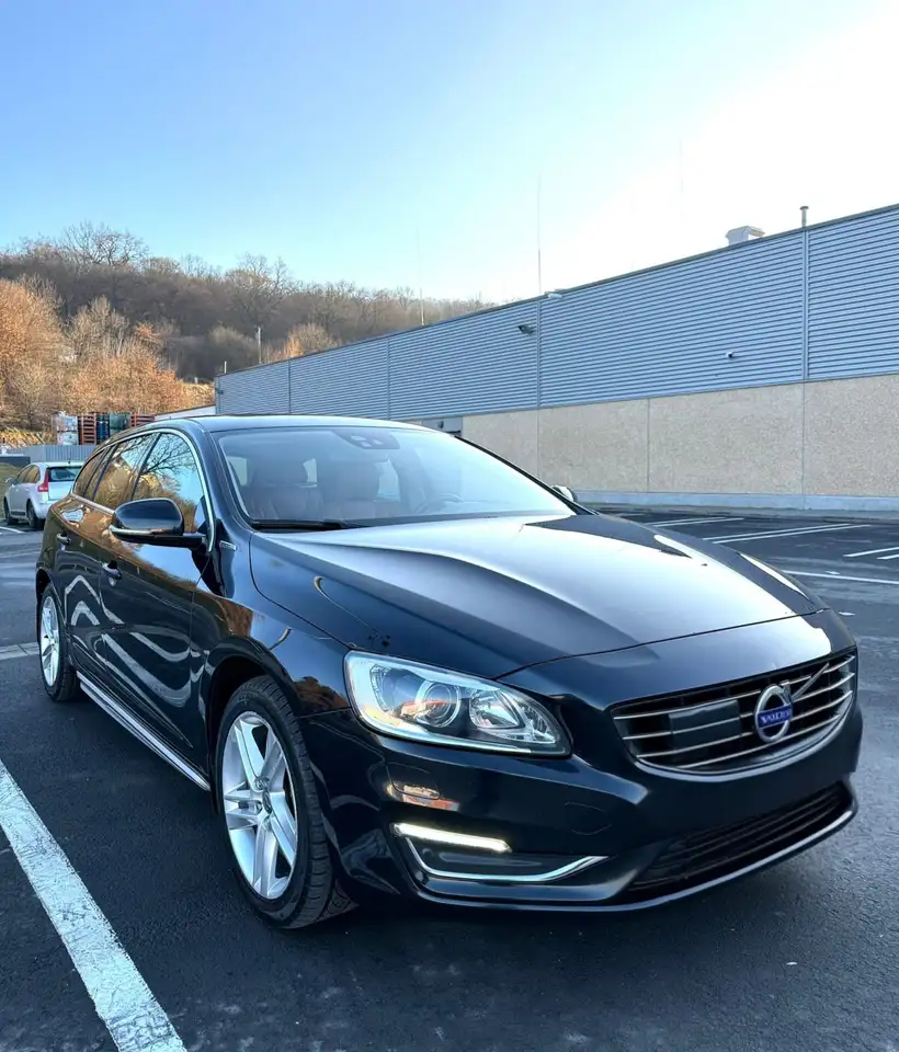 2013 Volvo V60 D6 Plug-In-Hybrid AWD Geartronic Summum, photograph 3