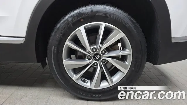 2019 Hyundai Santafe Gasoline 2.0T 2WD, photograph 1