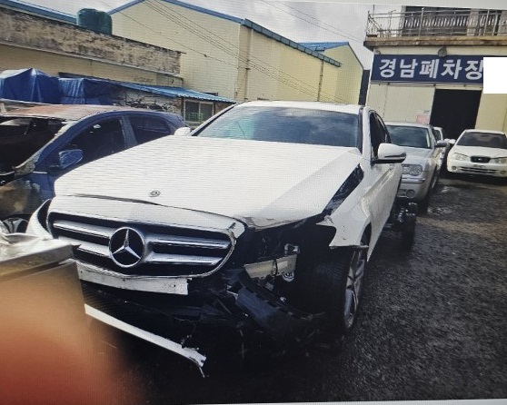 2019 Mercedes-Benz E300, photograph 1