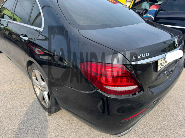 2017 Mercedes-Benz E200, photograph 3