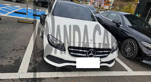 2017 Mercedes-Benz E300, photograph 1