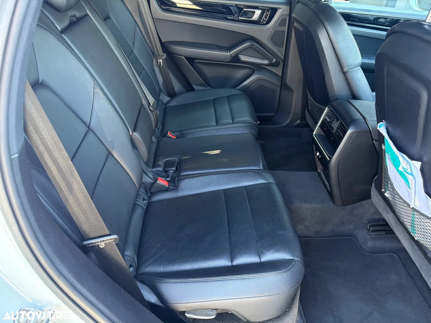 2019 Porsche Cayenne Standard, photograph 9