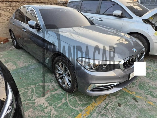 2018 BMW 520i, photograph 2