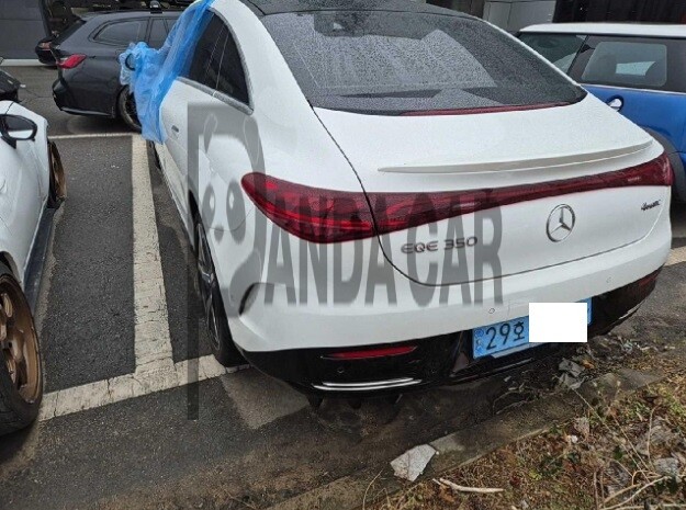 2023 Mercedes-Benz EQE350 4MATIC, photograph 2