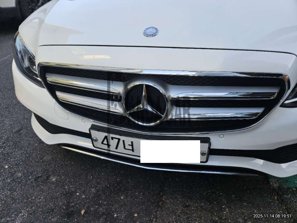2017 Mercedes-Benz E220 d, photograph 1