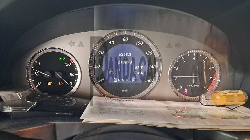 2010 Mercedes-Benz GLK350 4MATIC, photograph 2