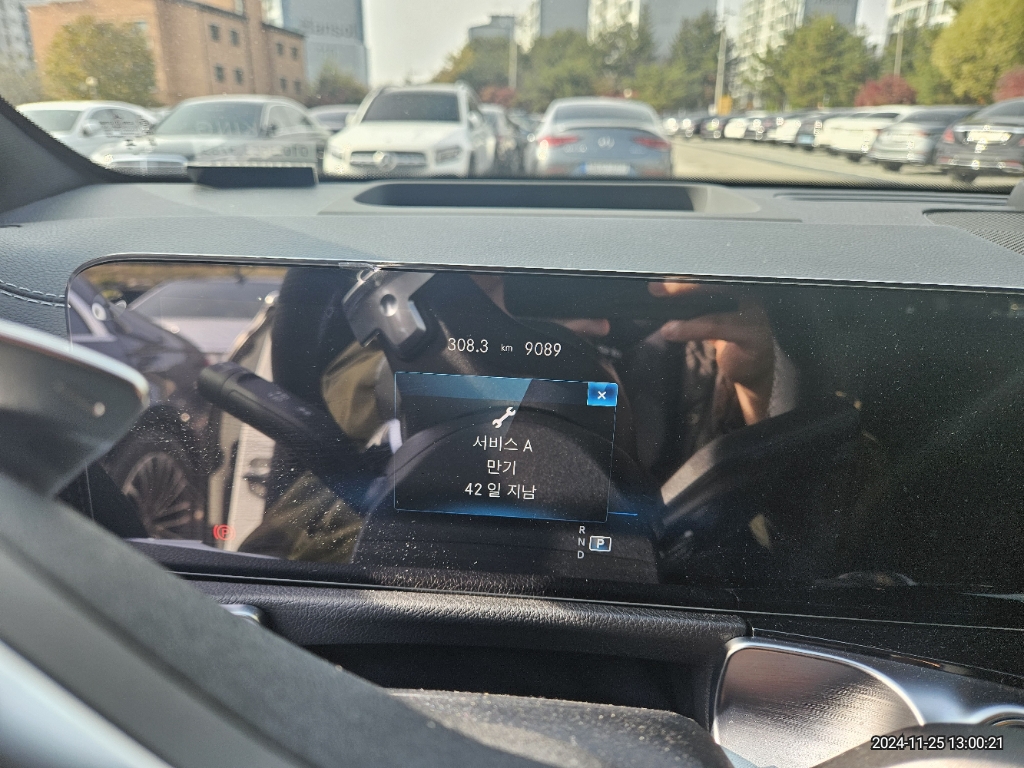 2023 Mercedes-Benz EQB300 4MATIC, photograph 4