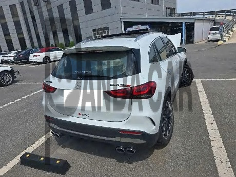 2023 Mercedes-AMG GLA45 4MATIC +, photograph 1
