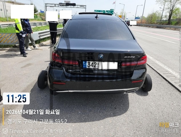 2022 BMW 530e, photograph 2