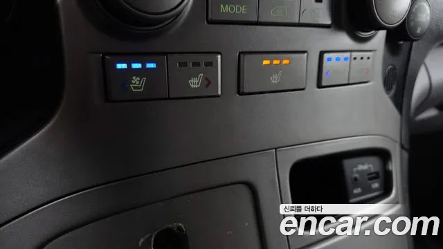 Hyundai Starex 12-Seater Wagon — photo 1 of 20