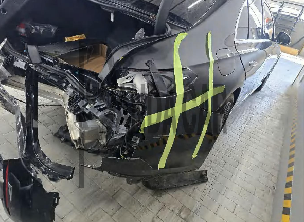 2024 Mercedes-Benz E 450 4MATIC, photograph 3