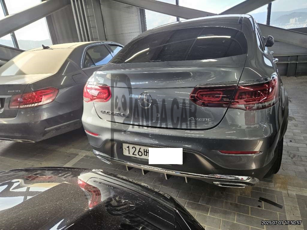 2020 Mercedes-Benz GLC220 d 4MATIC Coupe, photograph 4