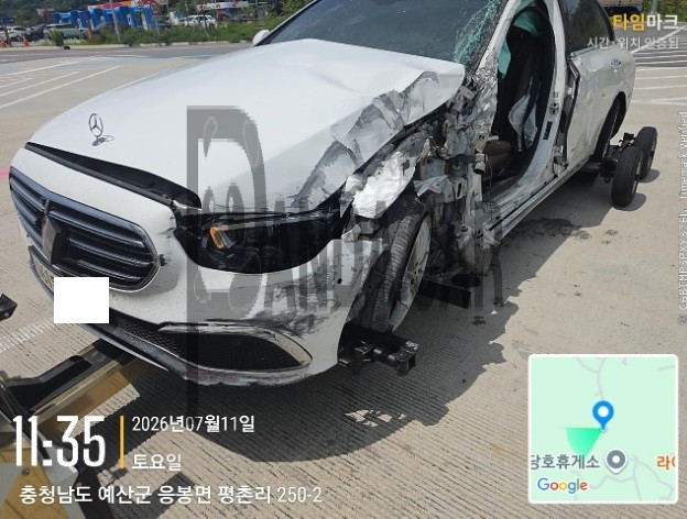 2021 Mercedes-Benz E220 d 4MATIC, photograph 2