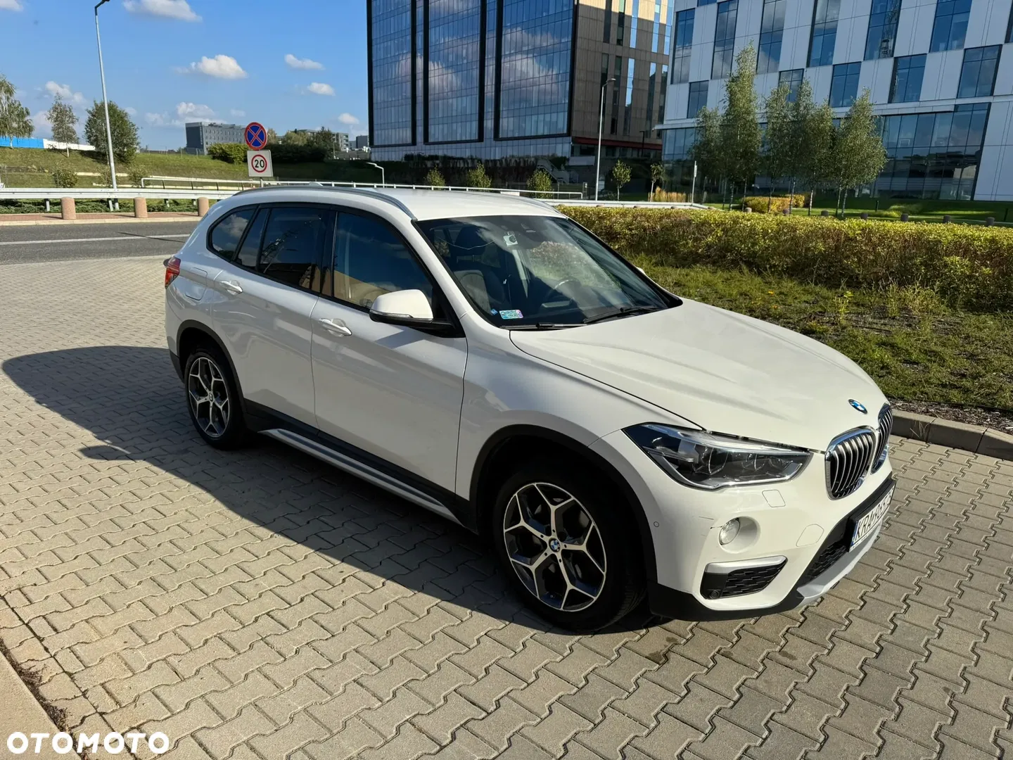 2017 BMW X1 xDrive20i xLine, photograph 1