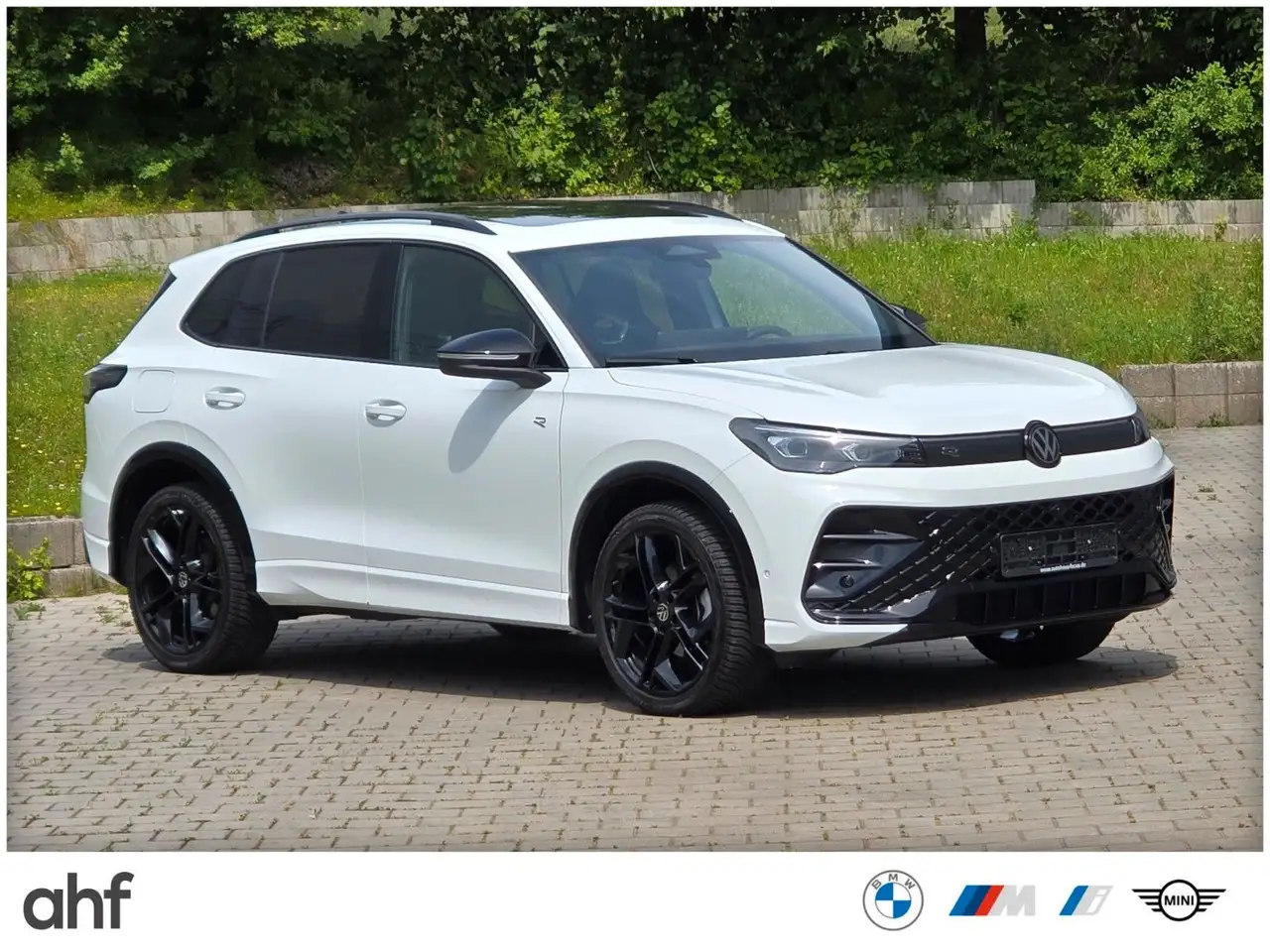 2025 Volkswagen Tiguan 1.5eTSI R-Line PANO AHK ACC IQ H&K HUD 20, photograph 3