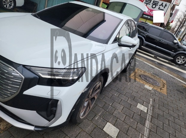 2022 Audi Q4 Sportback e-tron 40, photograph 5