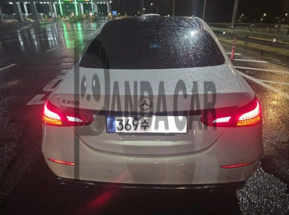 2022 Mercedes-Benz E250, photograph 4