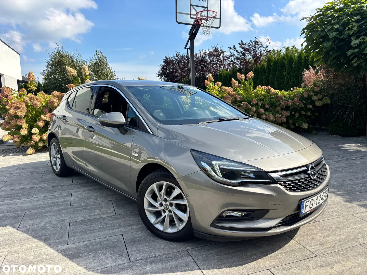 2017 Opel Astra 1.4 T Elite S&S, photograph 2