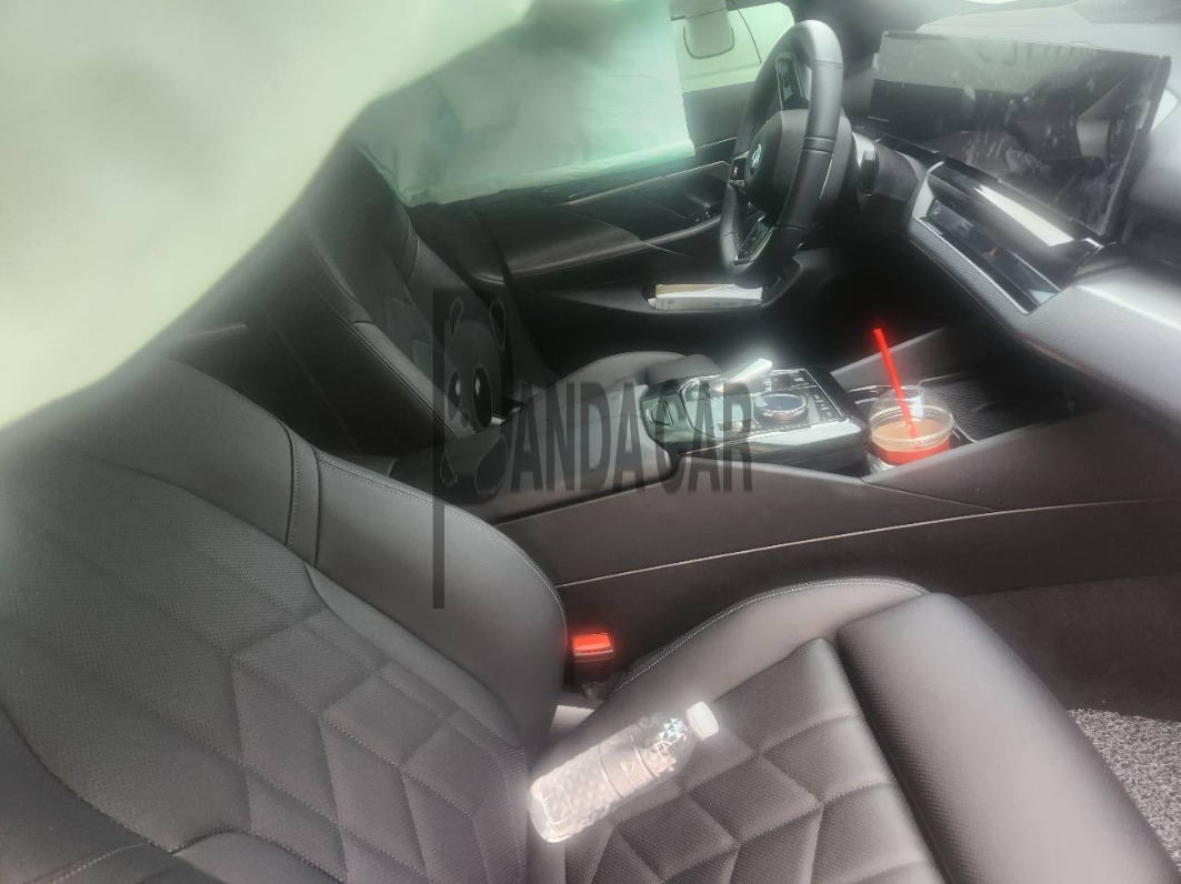 2025 BMW 520i, photograph 1