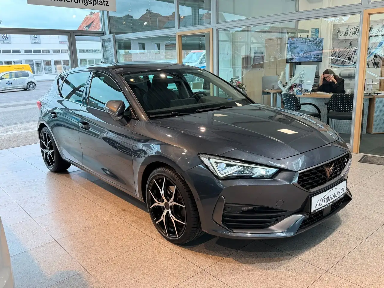 CUPRA Leon LED ACC LINE SIDE 29000 Km — photo 1 of 40
