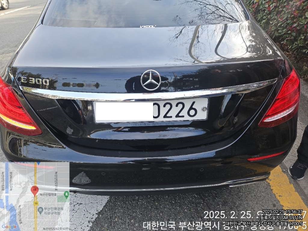 2017 Mercedes-Benz E300, photograph 1