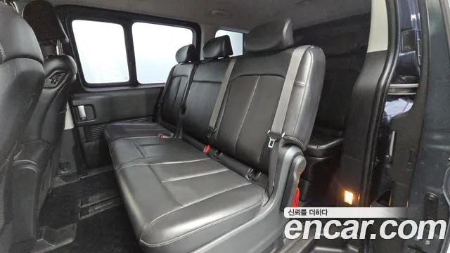 2023 Hyundai Staria Tourer 11-Seater, photograph 11