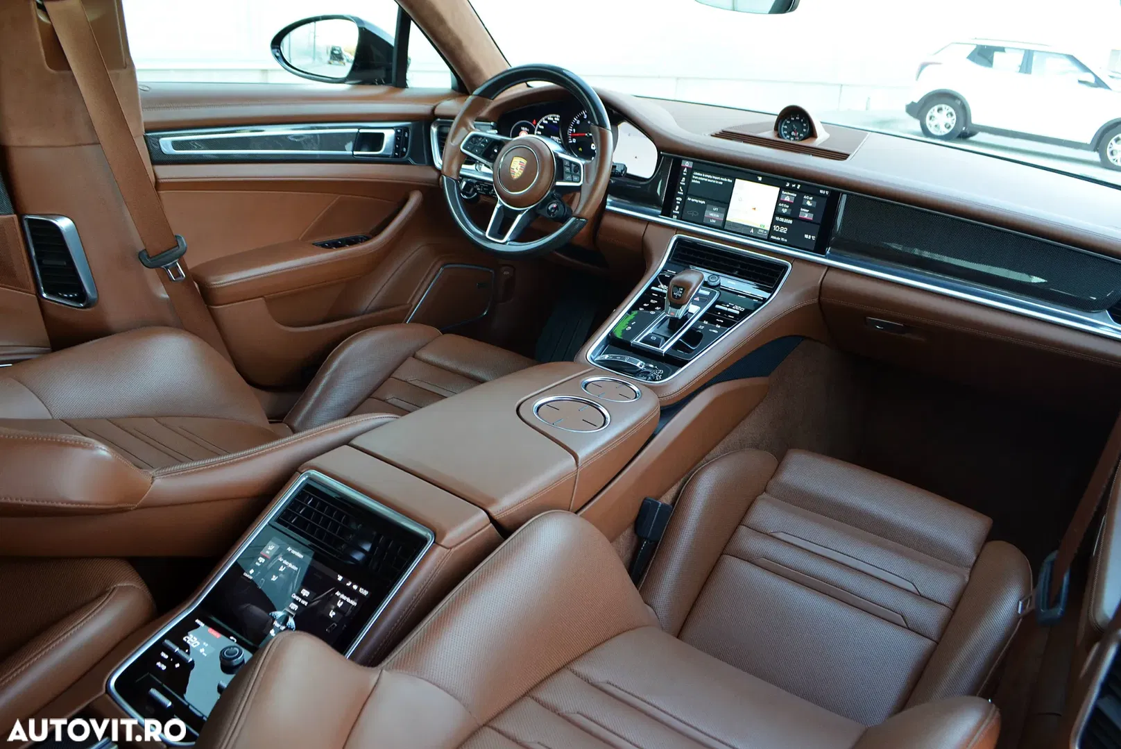 2019 Porsche Panamera GTS, photograph 7