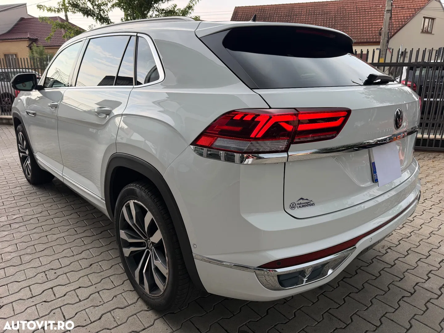 2022 Volkswagen Atlas, photograph 3