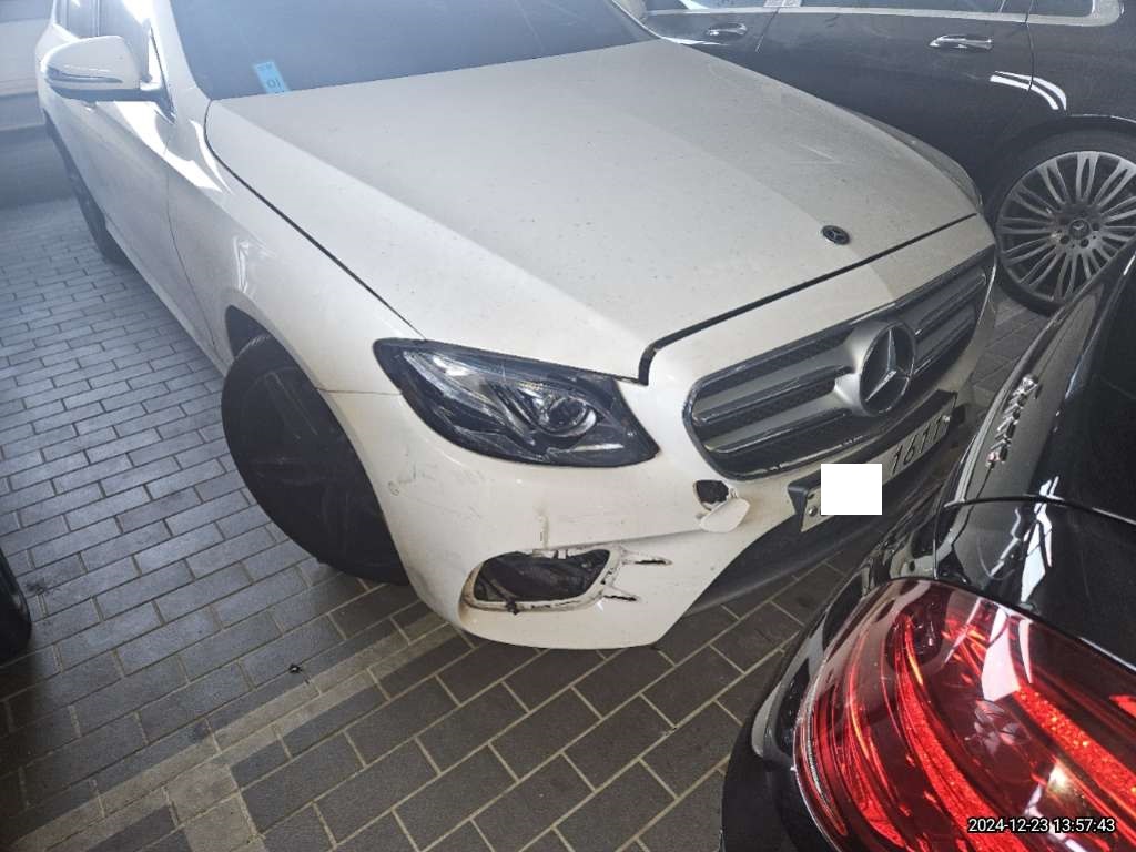 2017 Mercedes-Benz E300, photograph 1