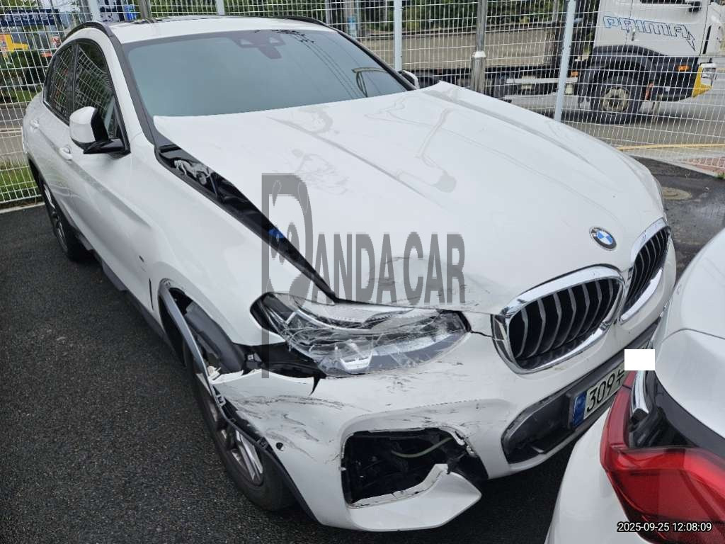 2021 BMW X4 xDrive20i, photograph 1