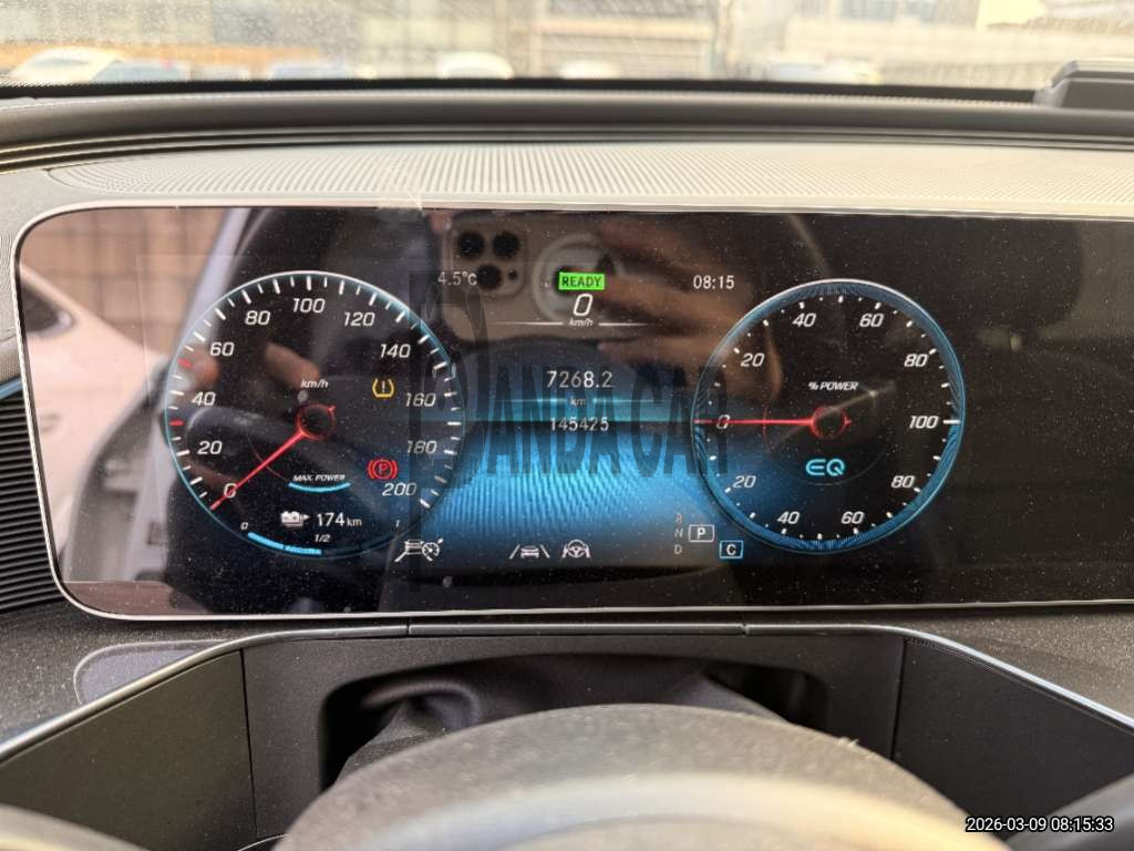 2020 Mercedes-Benz EQC 400 4MATIC, photograph 2