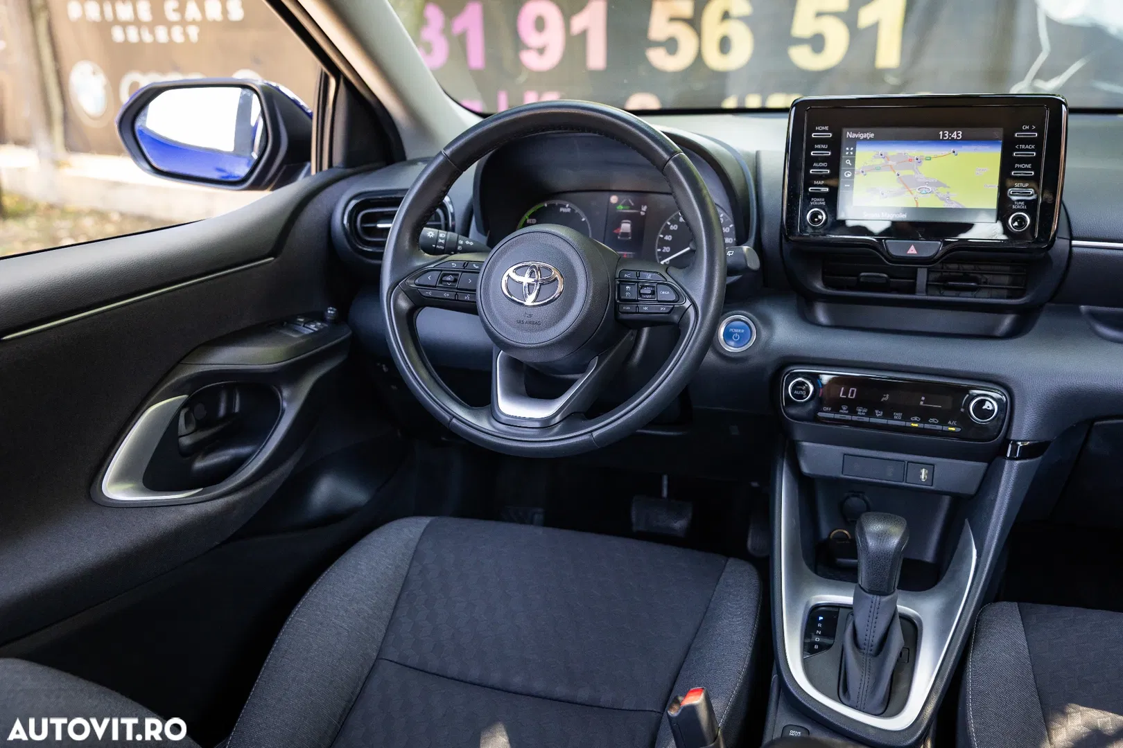 2023 Toyota Yaris 1.5 VVT-i HSD Exclusive Style, photograph 3