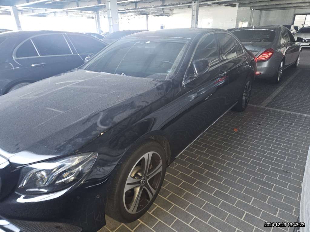 2017 Mercedes-Benz E220 d, photograph 4