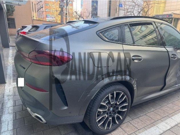 2025 BMW X6 xDrive40i M Sport, photograph 3