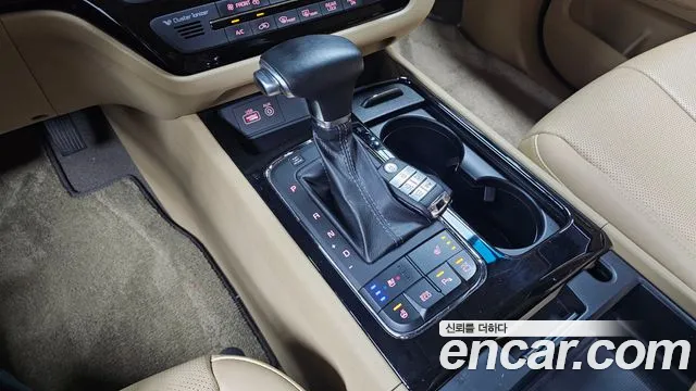 2017 Kia Canival 7-seater Limousine, photograph 1
