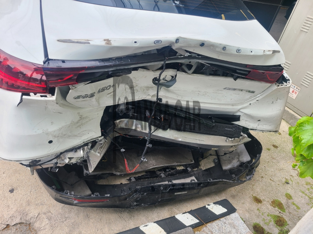 2022 Mercedes-Benz EQS450 +, photograph 4